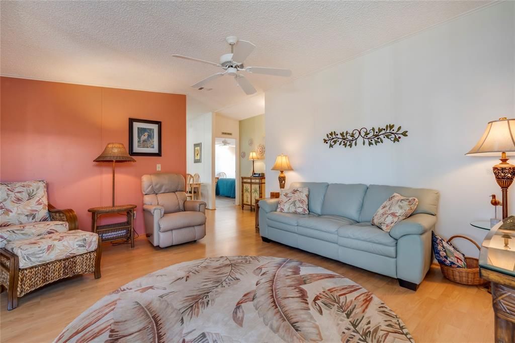 На продажу: $129,900 (2 спален, 2 ванн, 972 Квадратных фут)