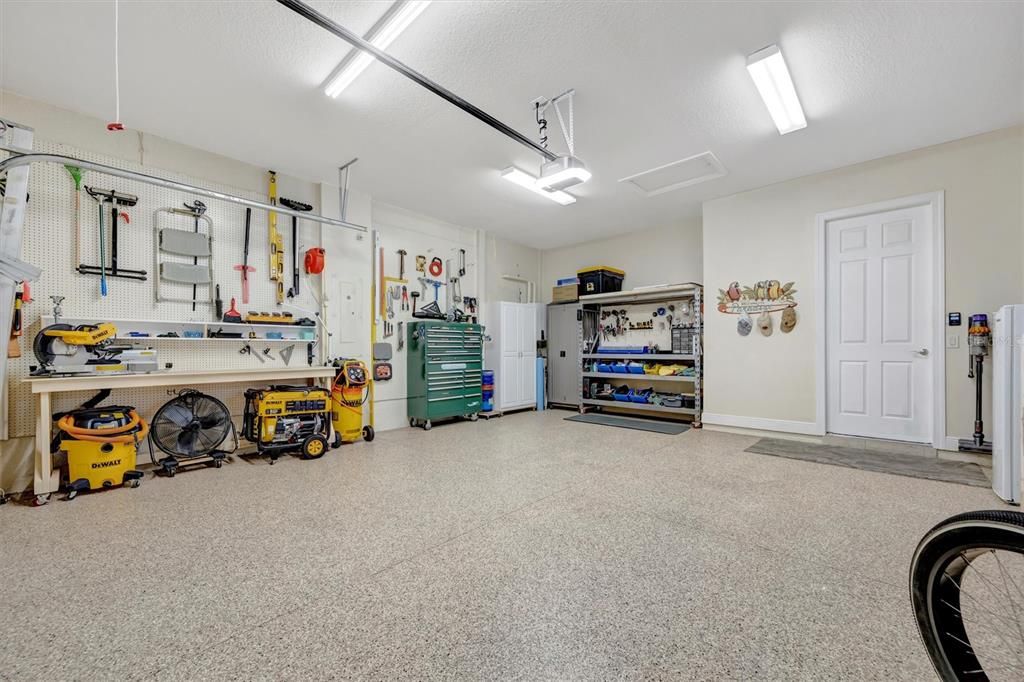 En Venta: $999,900 (4 camas, 3 baños, 2601 Pies cuadrados)