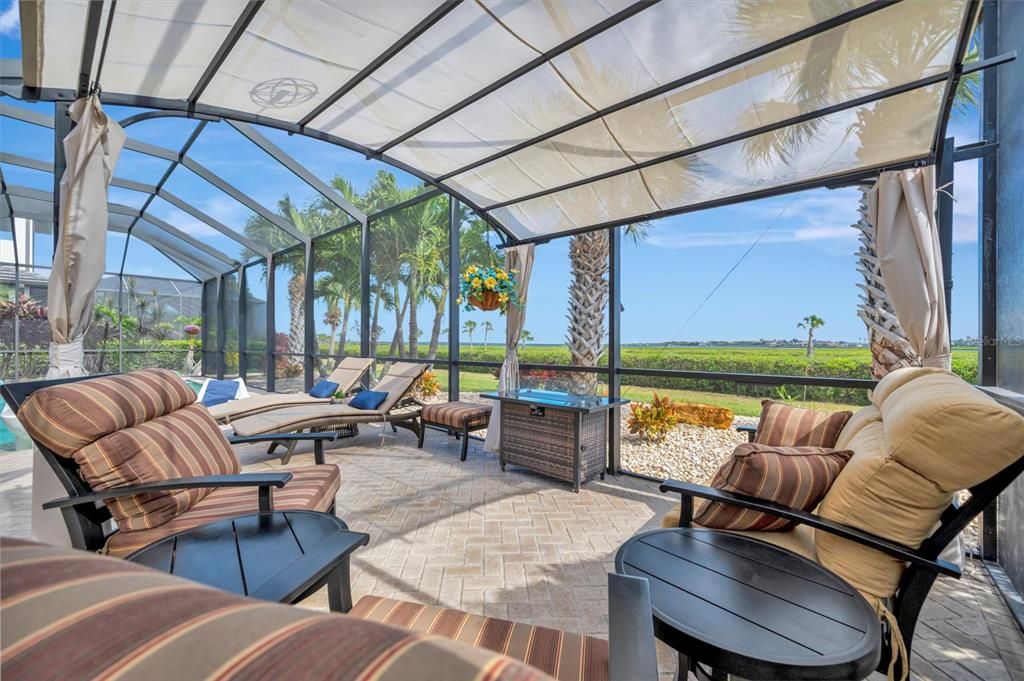 En Venta: $999,900 (4 camas, 3 baños, 2601 Pies cuadrados)