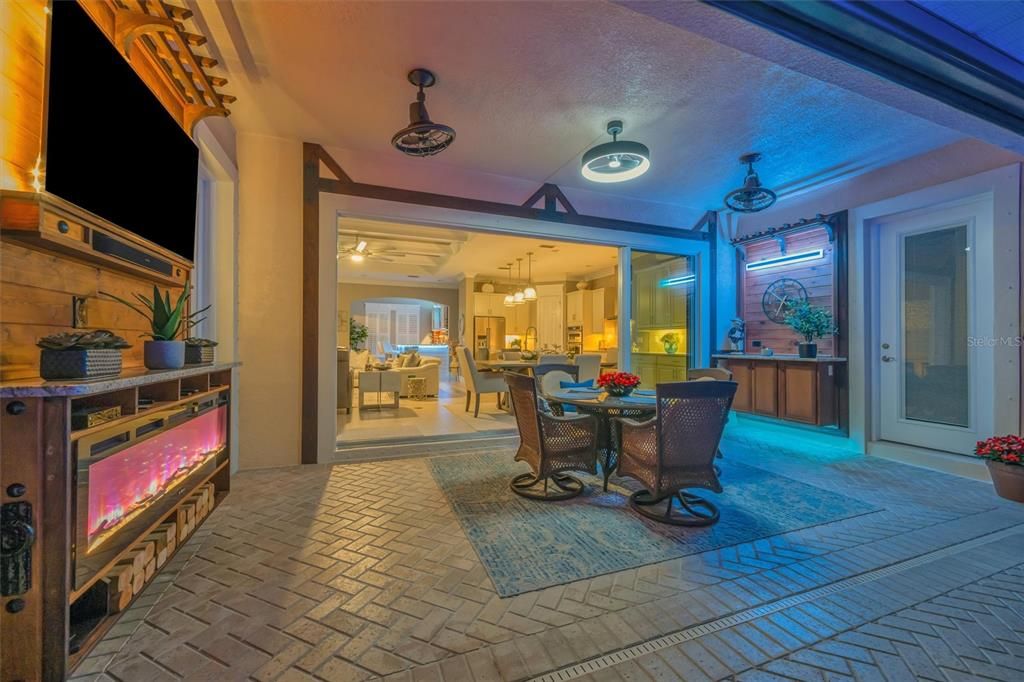 En Venta: $999,900 (4 camas, 3 baños, 2601 Pies cuadrados)