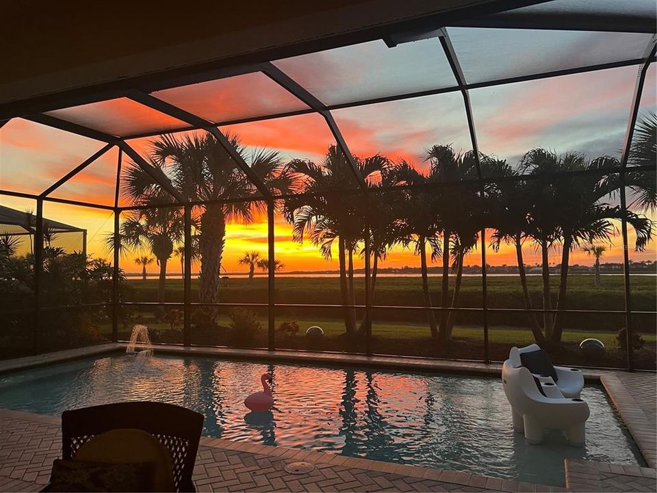 En Venta: $999,900 (4 camas, 3 baños, 2601 Pies cuadrados)