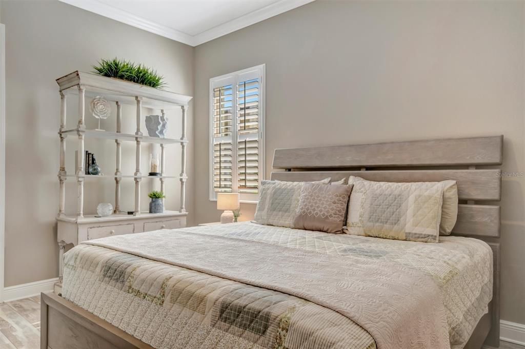 En Venta: $999,900 (4 camas, 3 baños, 2601 Pies cuadrados)