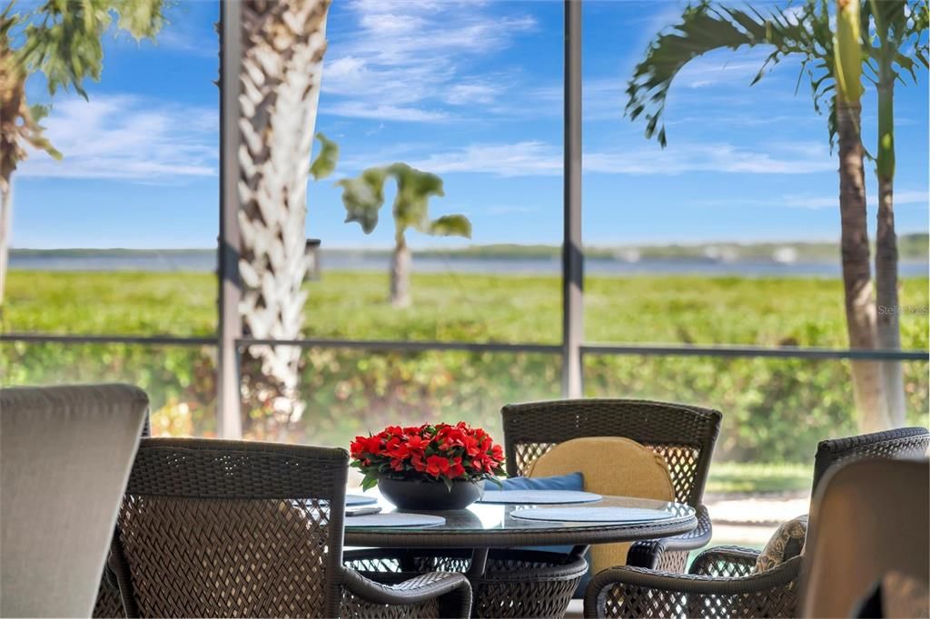 En Venta: $999,900 (4 camas, 3 baños, 2601 Pies cuadrados)