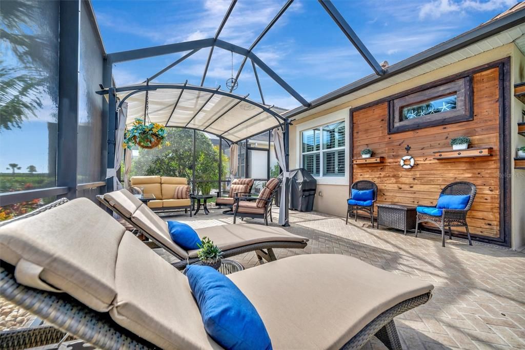 En Venta: $999,900 (4 camas, 3 baños, 2601 Pies cuadrados)