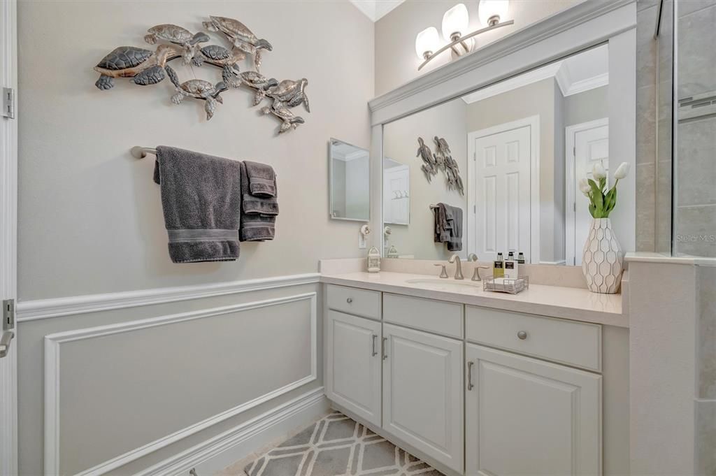 En Venta: $999,900 (4 camas, 3 baños, 2601 Pies cuadrados)