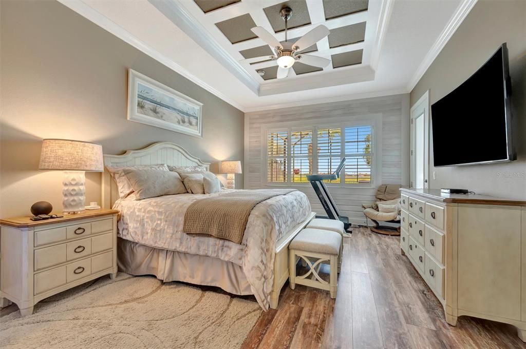 En Venta: $999,900 (4 camas, 3 baños, 2601 Pies cuadrados)