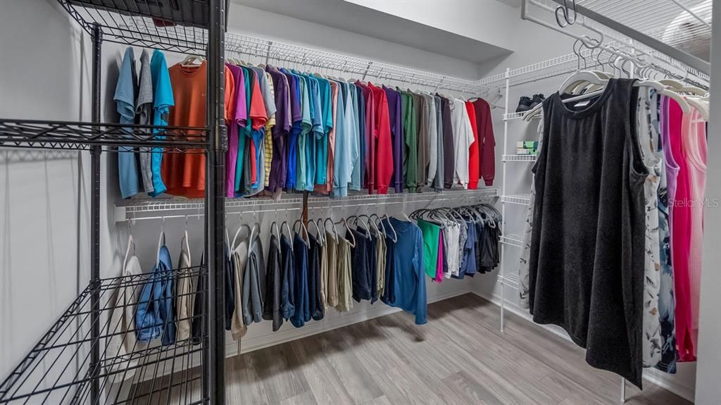 For Sale: $387,900 (2 beds, 2 baths, 1975 Square Feet)