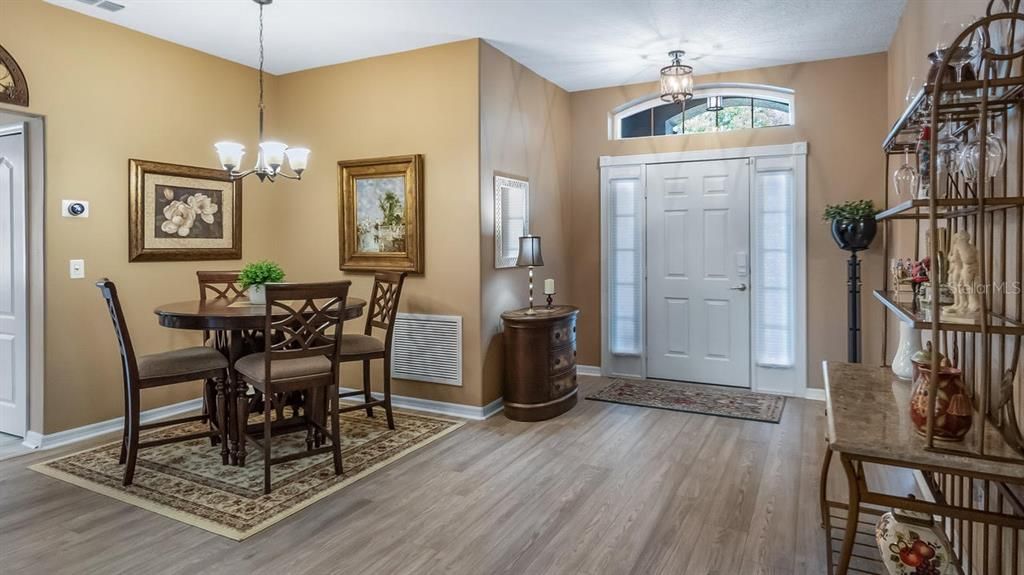 For Sale: $387,900 (2 beds, 2 baths, 1975 Square Feet)