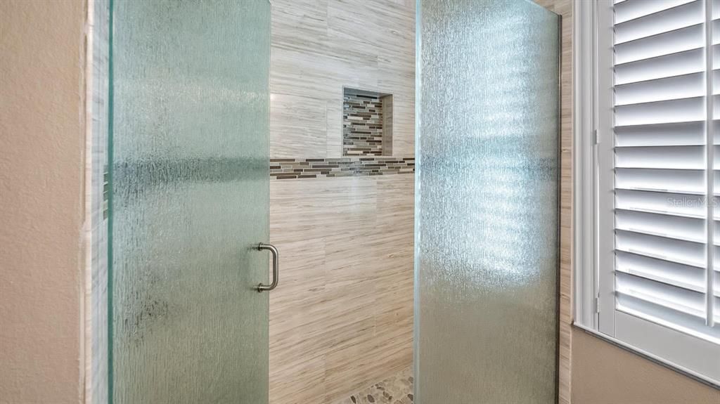 For Sale: $387,900 (2 beds, 2 baths, 1975 Square Feet)