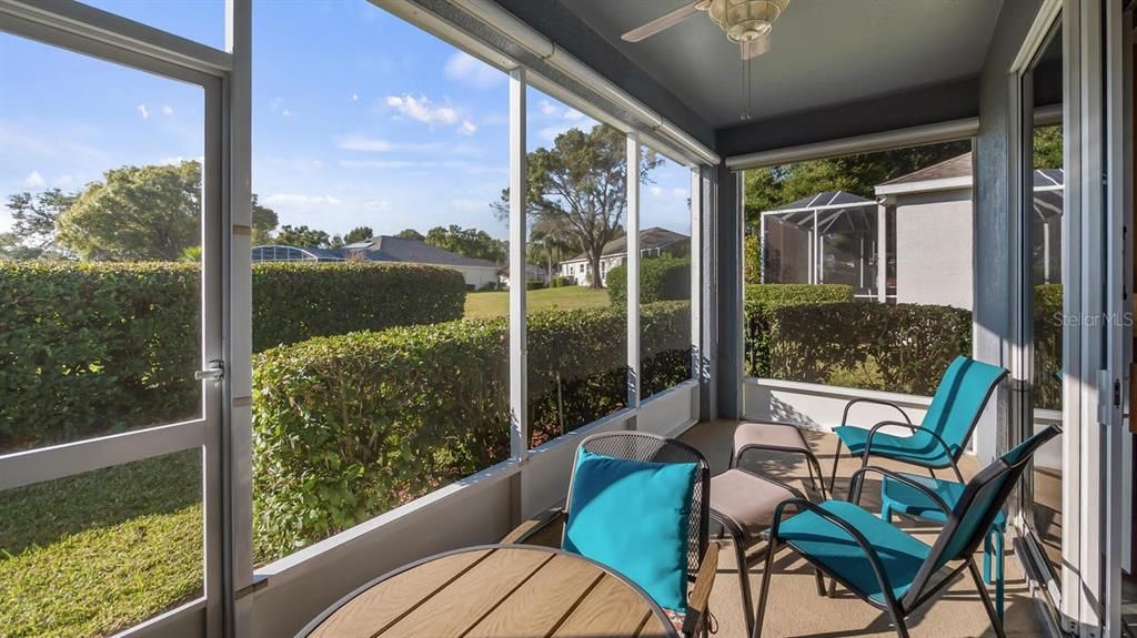 For Sale: $387,900 (2 beds, 2 baths, 1975 Square Feet)