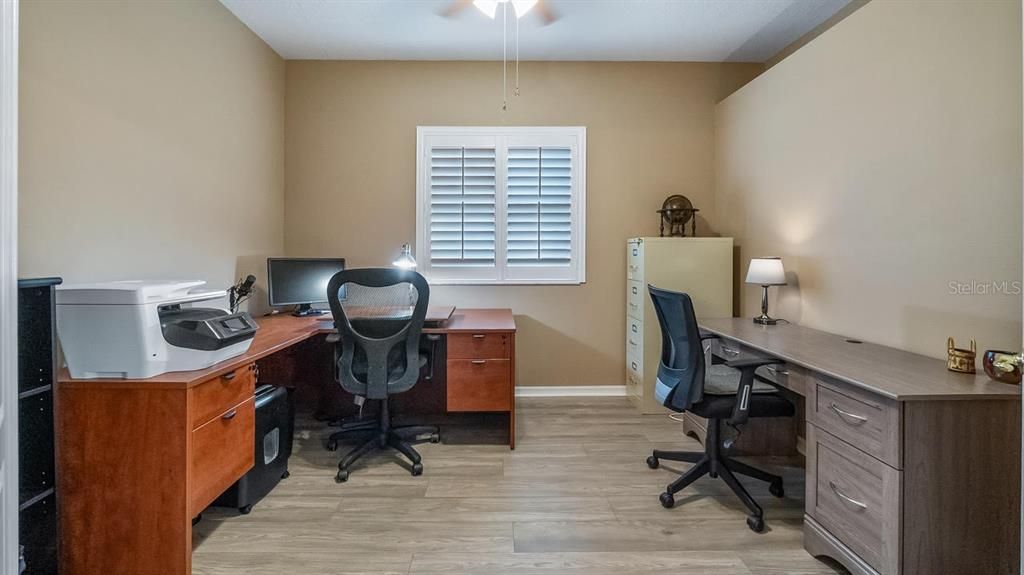 For Sale: $387,900 (2 beds, 2 baths, 1975 Square Feet)