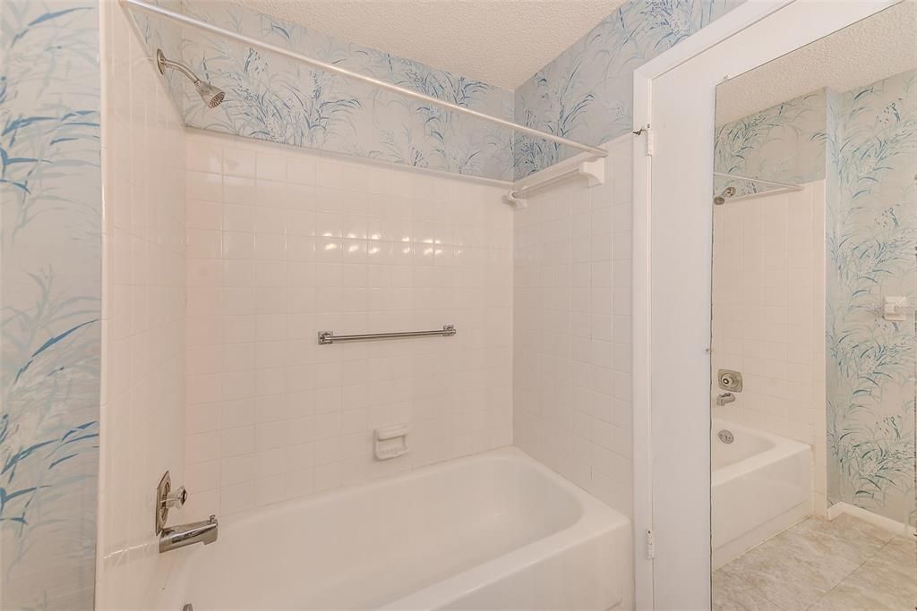 待售: $255,000 (2 贝兹, 2 浴室, 1340 平方英尺)