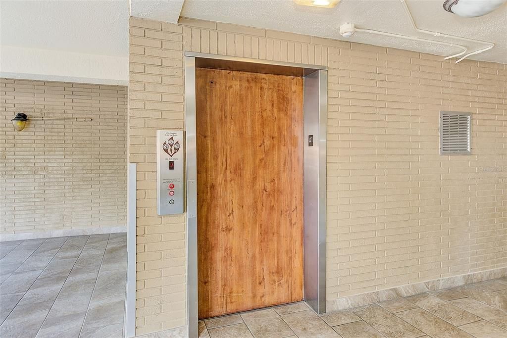 待售: $255,000 (2 贝兹, 2 浴室, 1340 平方英尺)