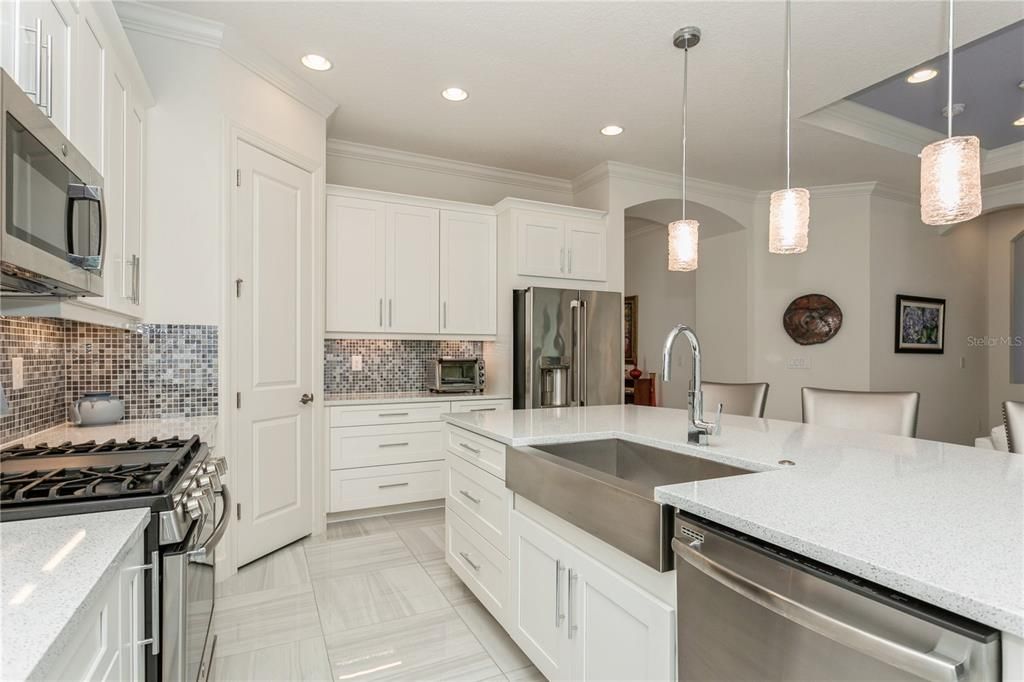 For Sale: $699,500 (2 beds, 2 baths, 2091 Square Feet)