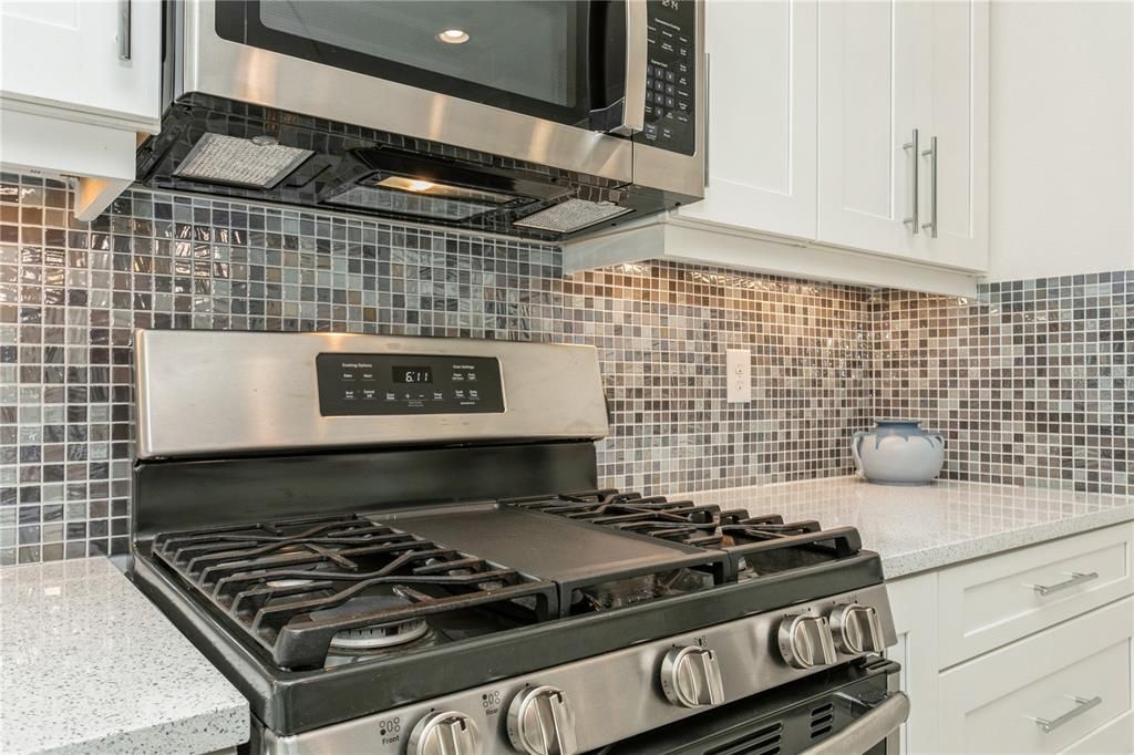 For Sale: $699,500 (2 beds, 2 baths, 2091 Square Feet)