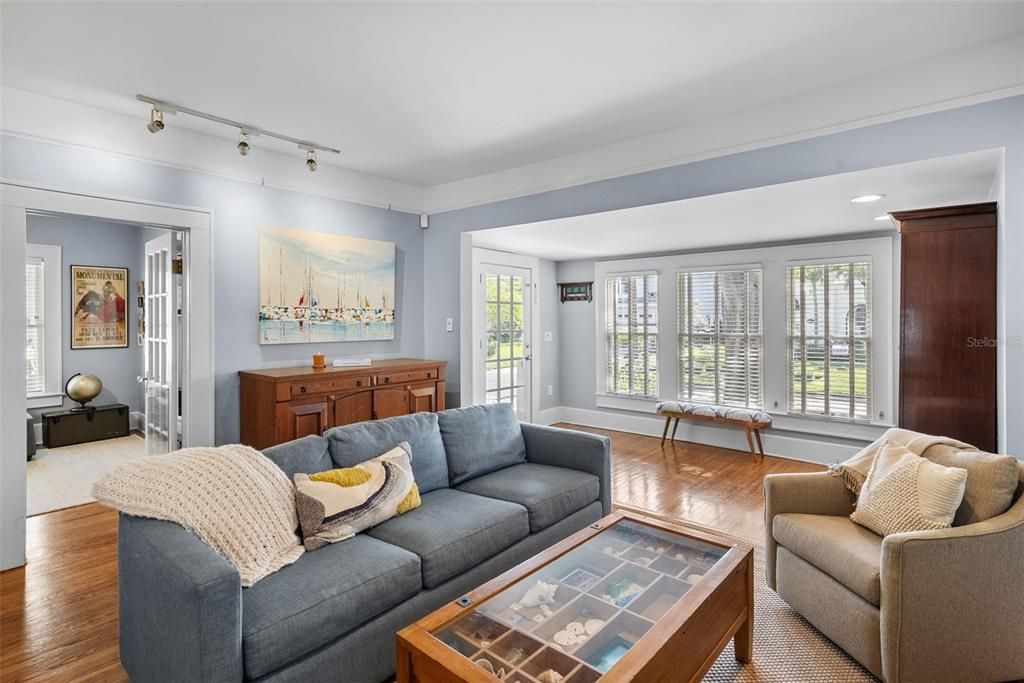 На продажу: $895,000 (3 спален, 2 ванн, 1500 Квадратных фут)