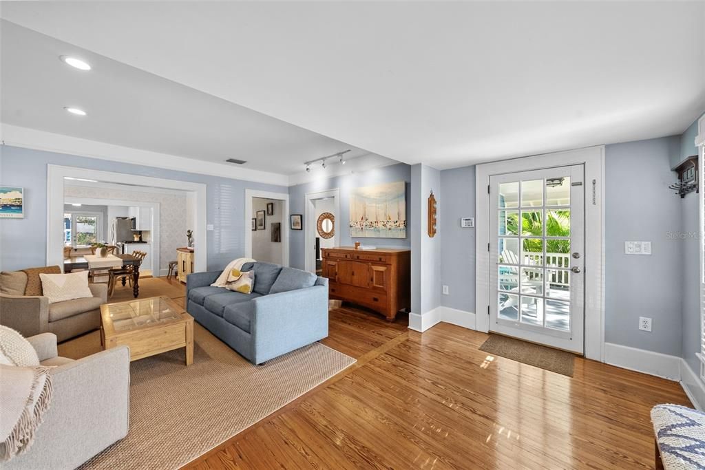 На продажу: $895,000 (3 спален, 2 ванн, 1500 Квадратных фут)