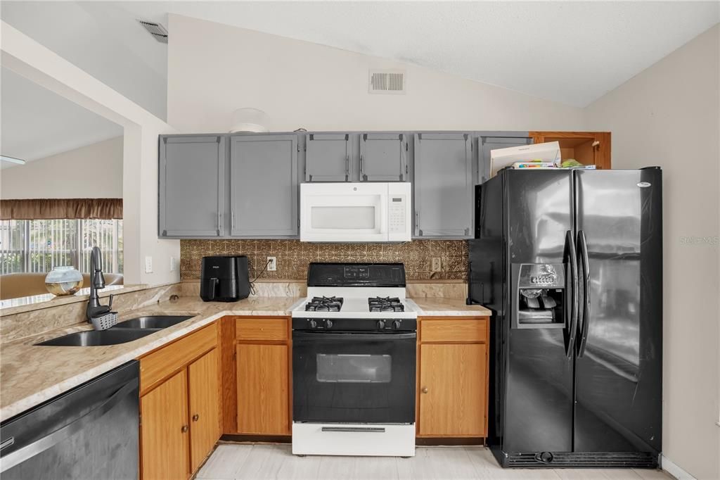 На продажу: $270,000 (3 спален, 2 ванн, 1194 Квадратных фут)