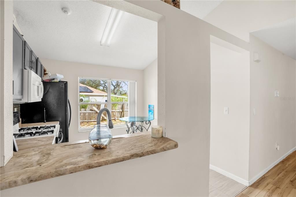 На продажу: $270,000 (3 спален, 2 ванн, 1194 Квадратных фут)