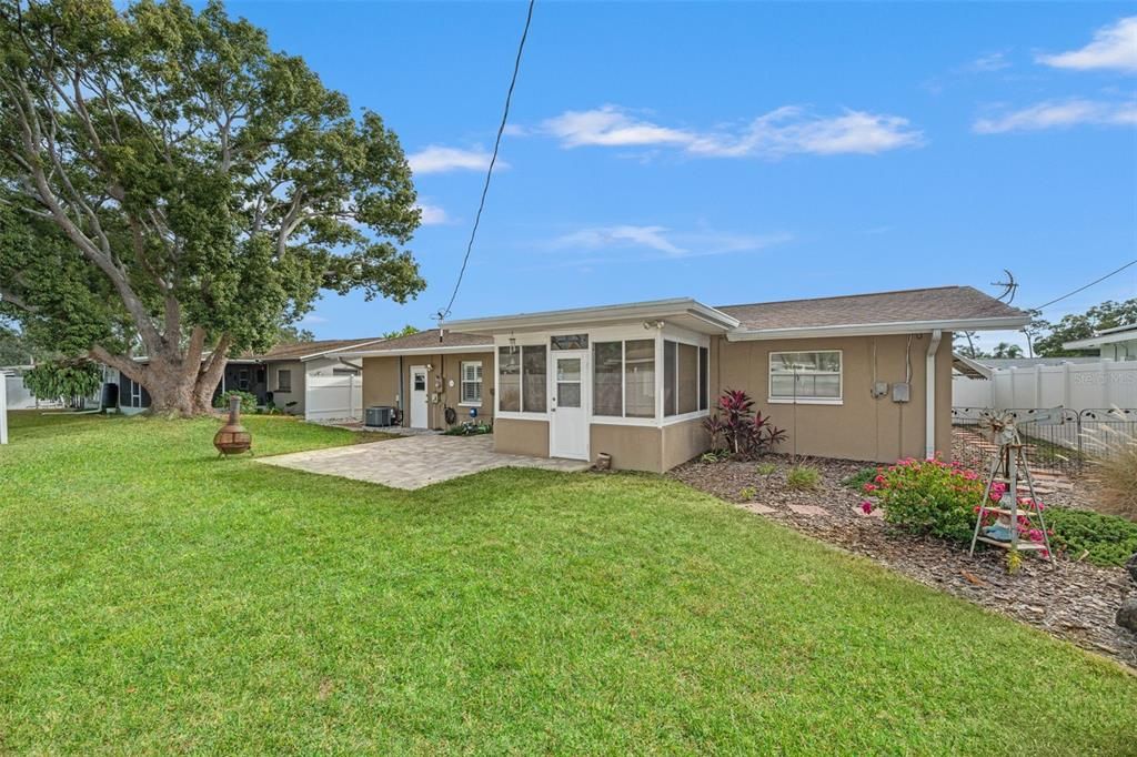 For Sale: $369,000 (2 beds, 2 baths, 1164 Square Feet)