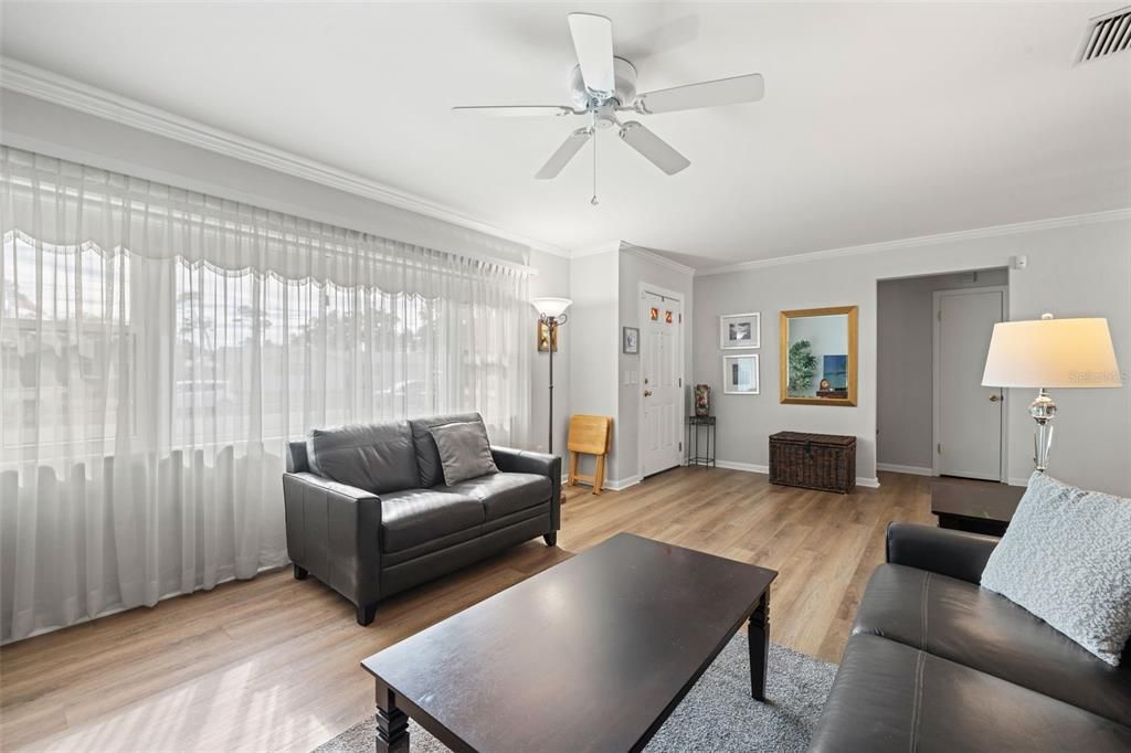 For Sale: $369,000 (2 beds, 2 baths, 1164 Square Feet)