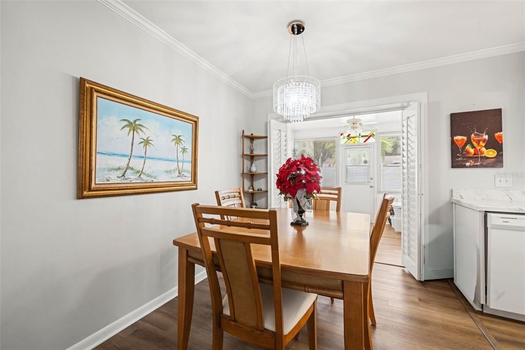 For Sale: $369,000 (2 beds, 2 baths, 1164 Square Feet)