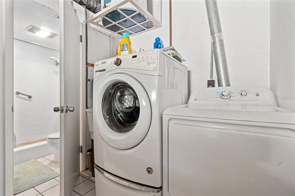 For Sale: $369,000 (2 beds, 2 baths, 1164 Square Feet)