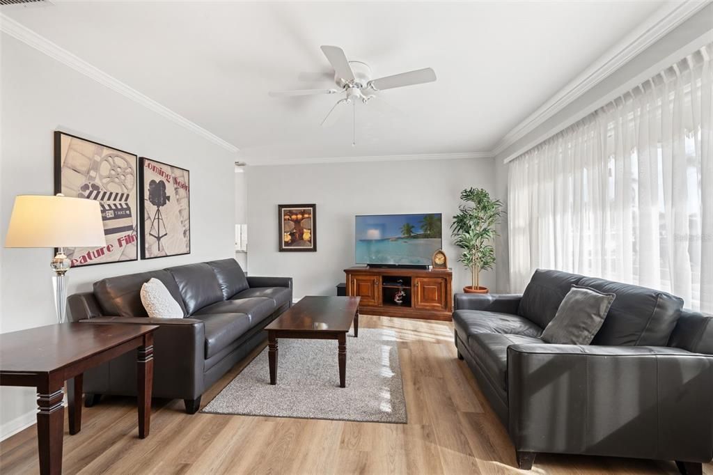 For Sale: $369,000 (2 beds, 2 baths, 1164 Square Feet)