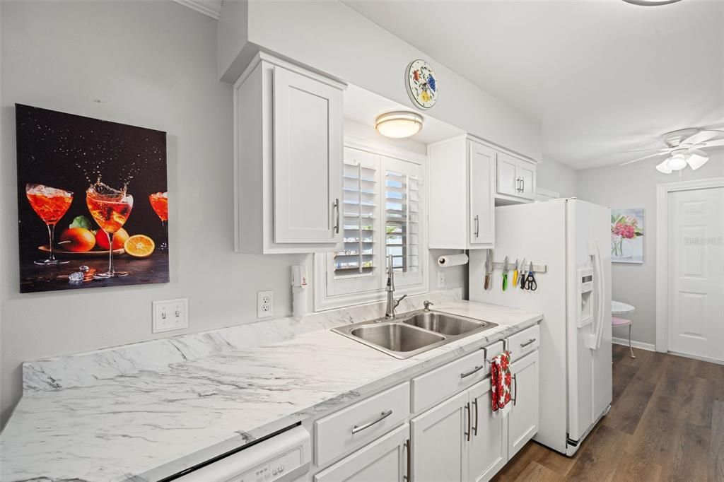 For Sale: $369,000 (2 beds, 2 baths, 1164 Square Feet)