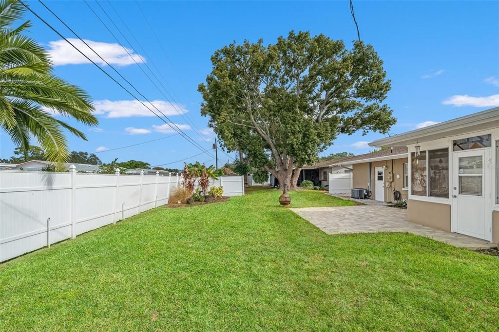 For Sale: $369,000 (2 beds, 2 baths, 1164 Square Feet)