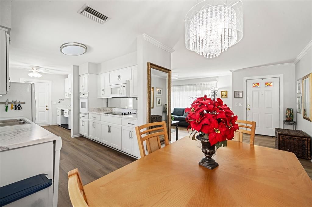 For Sale: $369,000 (2 beds, 2 baths, 1164 Square Feet)