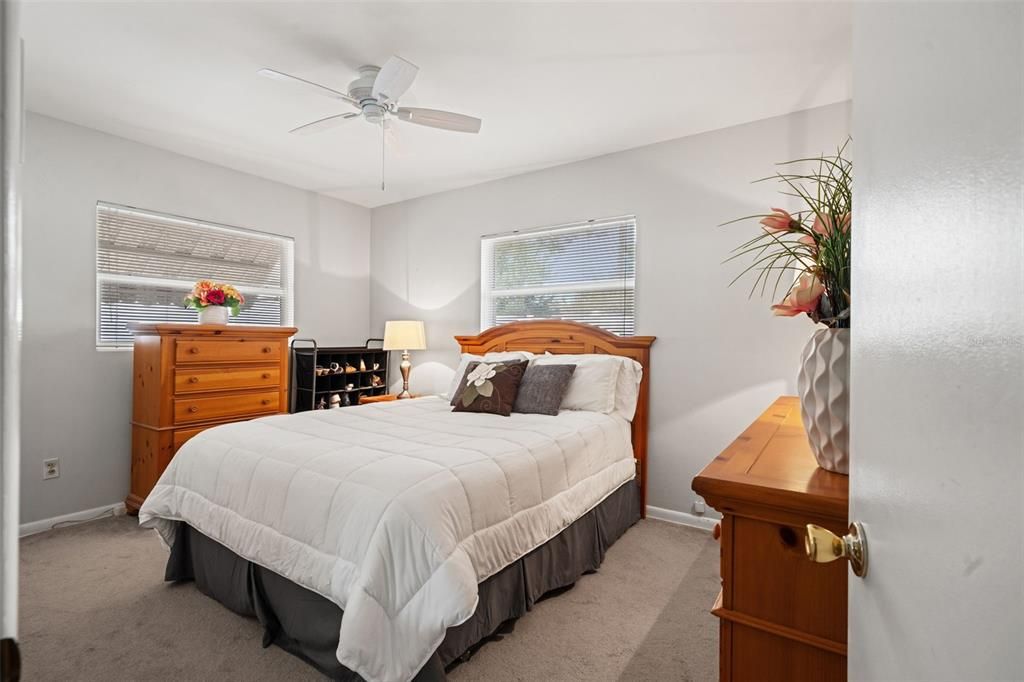 For Sale: $369,000 (2 beds, 2 baths, 1164 Square Feet)