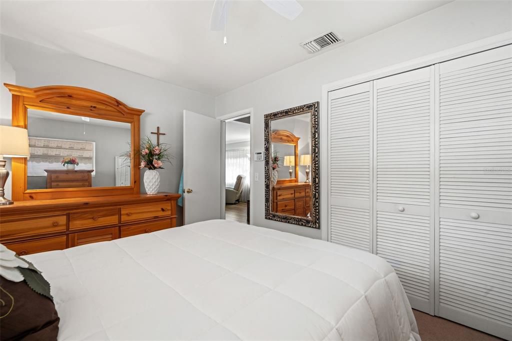 For Sale: $369,000 (2 beds, 2 baths, 1164 Square Feet)