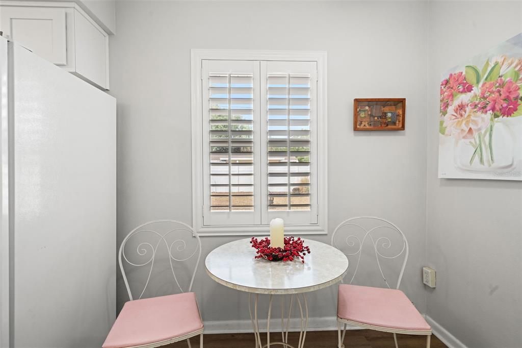 For Sale: $369,000 (2 beds, 2 baths, 1164 Square Feet)