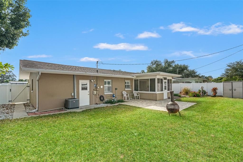 For Sale: $369,000 (2 beds, 2 baths, 1164 Square Feet)