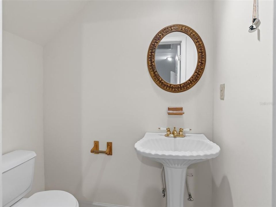 For Sale: $635,000 (3 beds, 2 baths, 2546 Square Feet)