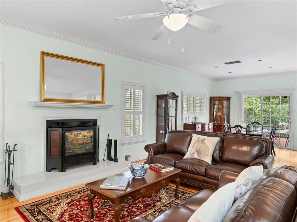 For Sale: $635,000 (3 beds, 2 baths, 2546 Square Feet)