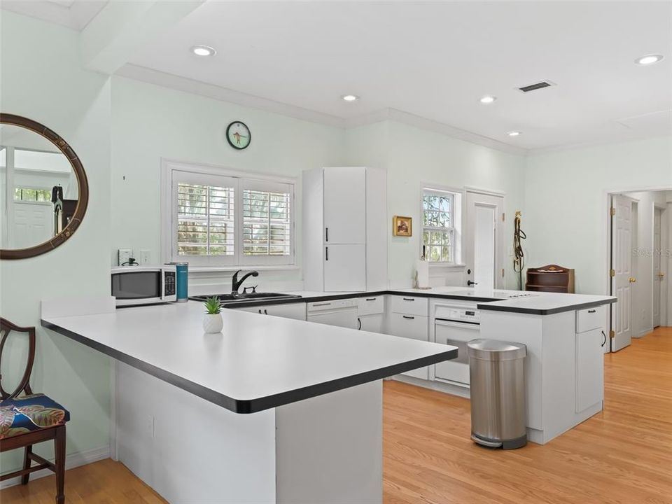 For Sale: $635,000 (3 beds, 2 baths, 2546 Square Feet)