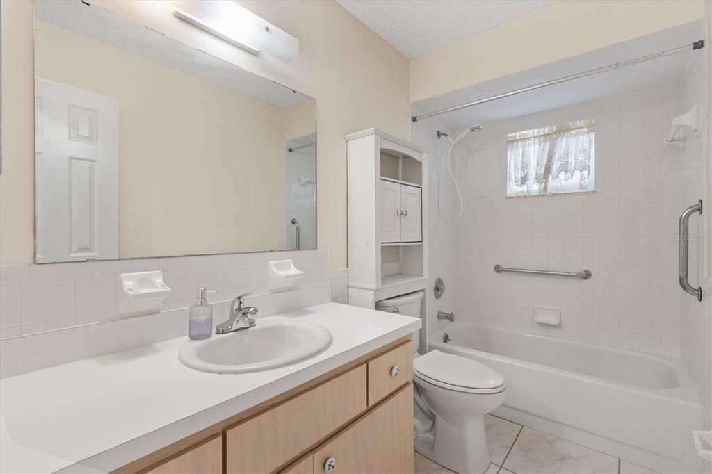 待售: $239,000 (3 贝兹, 2 浴室, 1690 平方英尺)