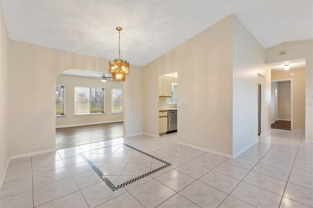 待售: $239,000 (3 贝兹, 2 浴室, 1690 平方英尺)