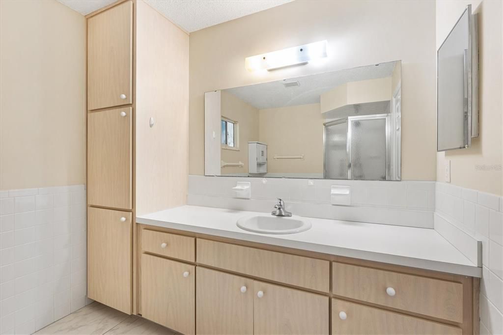 待售: $239,000 (3 贝兹, 2 浴室, 1690 平方英尺)