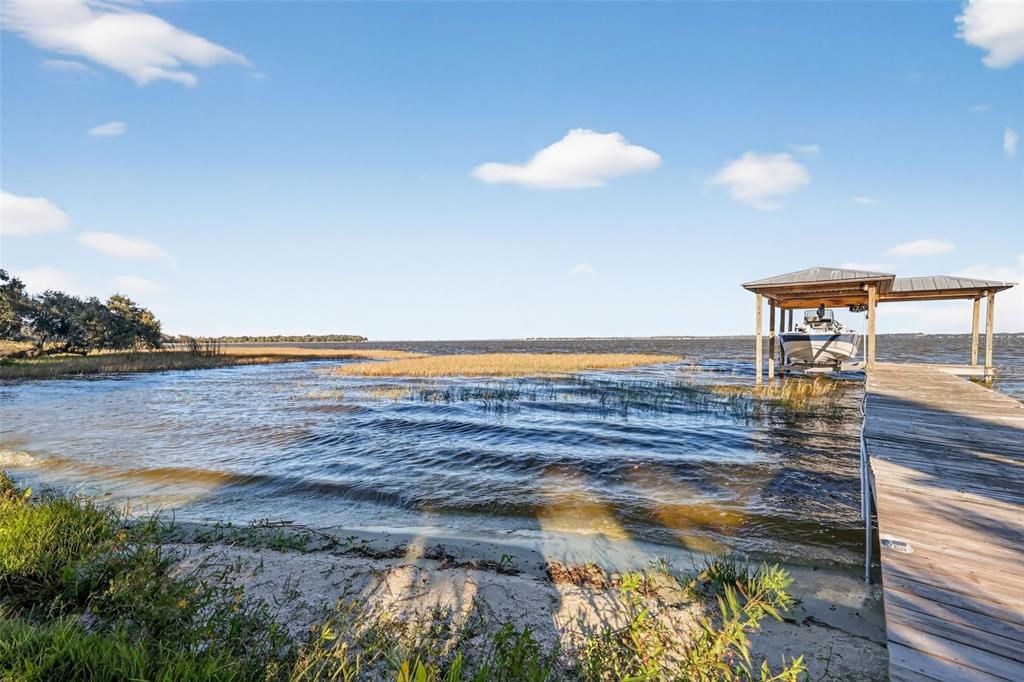 En Venta: $995,000 (3 camas, 3 baños, 2504 Pies cuadrados)