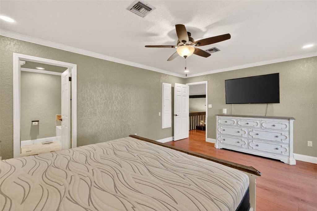 En Venta: $995,000 (3 camas, 3 baños, 2504 Pies cuadrados)