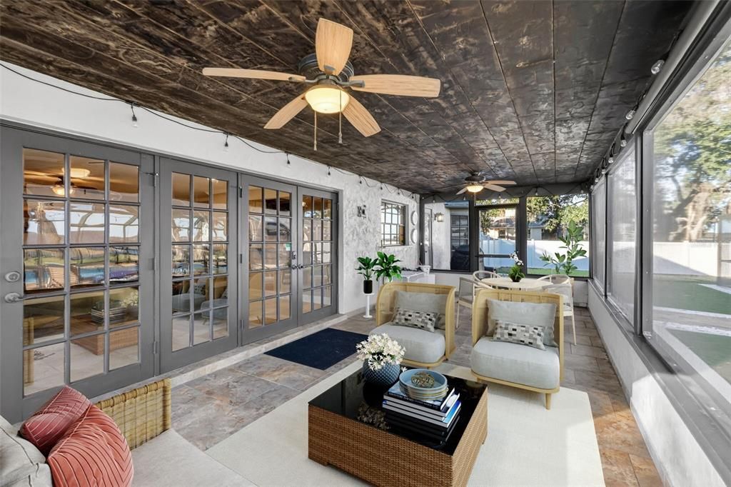 En Venta: $995,000 (3 camas, 3 baños, 2504 Pies cuadrados)