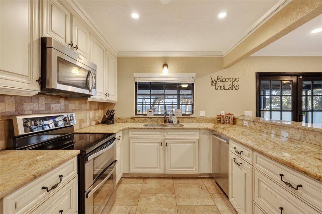 En Venta: $995,000 (3 camas, 3 baños, 2504 Pies cuadrados)