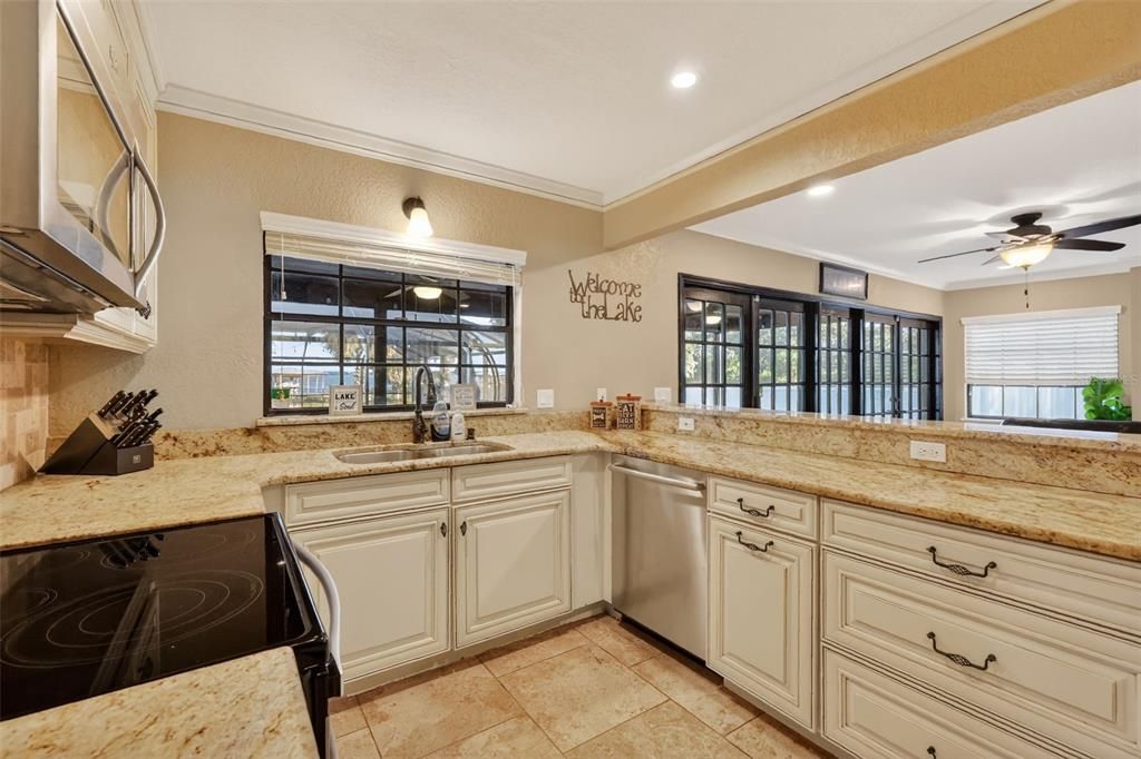 En Venta: $995,000 (3 camas, 3 baños, 2504 Pies cuadrados)