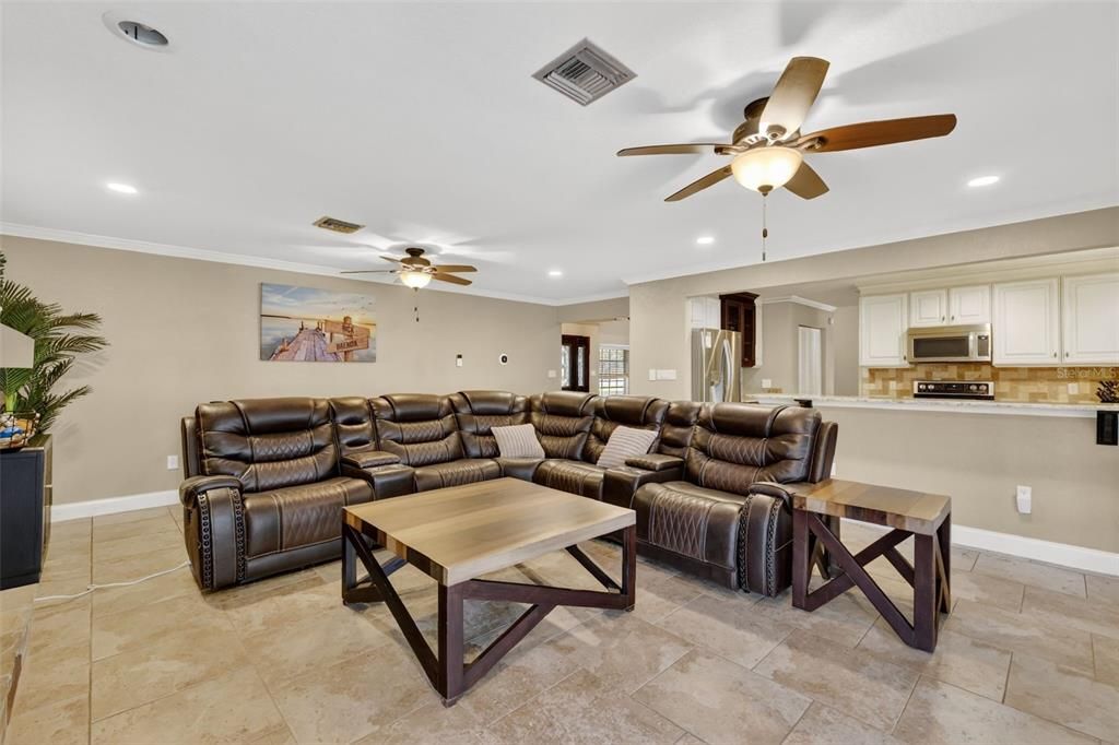 En Venta: $995,000 (3 camas, 3 baños, 2504 Pies cuadrados)