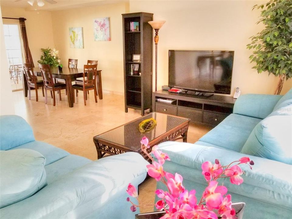 For Sale: $449,000 (3 beds, 2 baths, 1040 Square Feet)