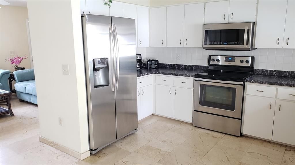 For Sale: $449,000 (3 beds, 2 baths, 1040 Square Feet)