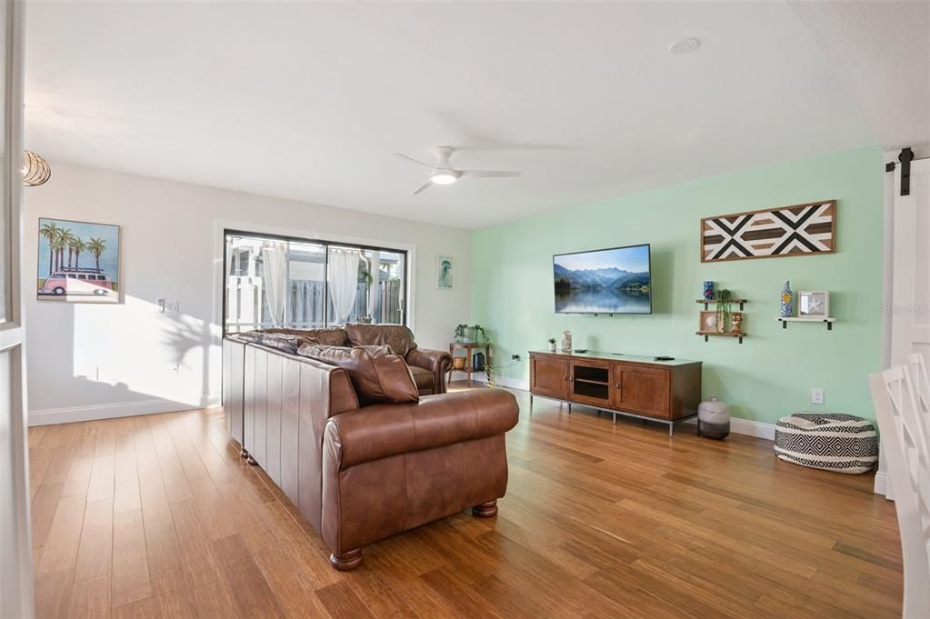 待售: $400,000 (2 贝兹, 2 浴室, 1575 平方英尺)